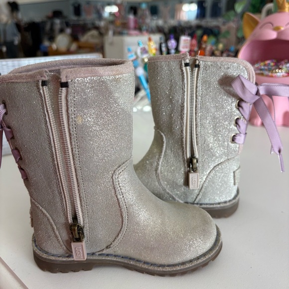 UGG Corene Metallic Casual Boot for Kids Size 6 - Picture 6 of 8